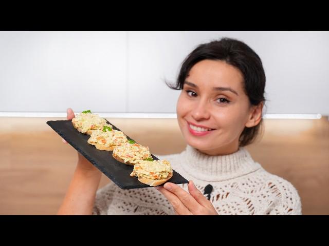 DELICIOUS breakfast in 5 minutes! Crab stick, egg and avocado spread on bread