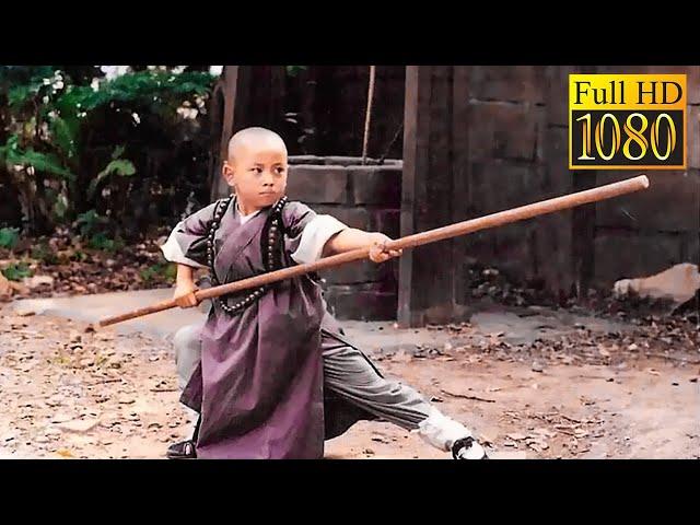 An 8-year-old Shaolin monk uses a broom as a weapon，to fight against the enemy ! #KungFu