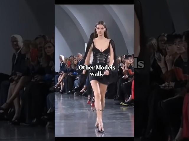 Other Models Walk VS Yasmin Walk