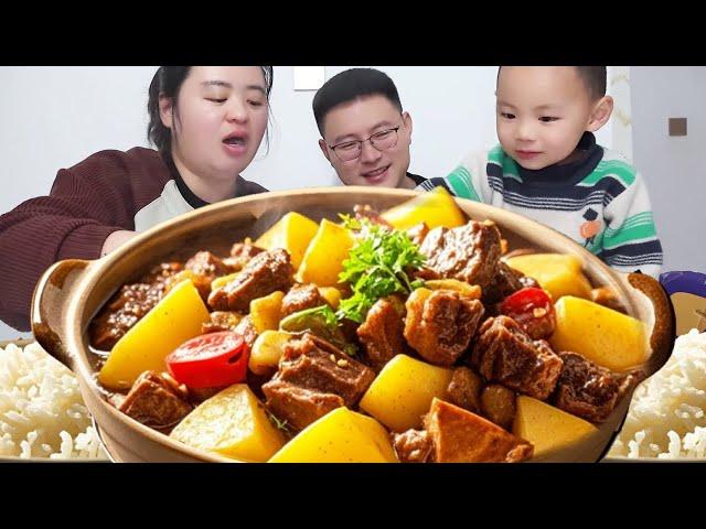 Dandan made stewed beef brisket with potatoes at home  which was too fragrant. The stewed soup was