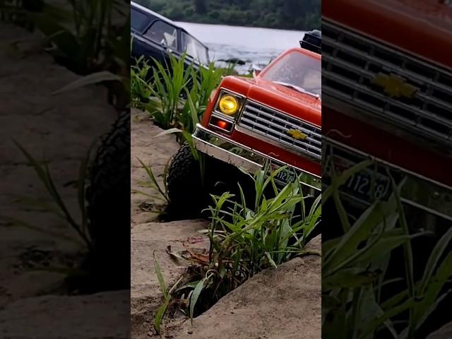 FMS FCX10 K5 BLAZER & TRAXXAS TRX4 69 BLAZER JUST TRAILING !! #traillife #scalelife #fms #traxxas !!