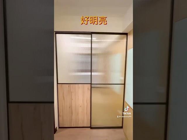 根旺鋁門窗-細鋁懸吊橫移門，採光明亮 不壓迫，藝術品展示#門#緩衝#五金#懸吊#細框#商空#飾裝#室內設計#商辦大樓#系統板