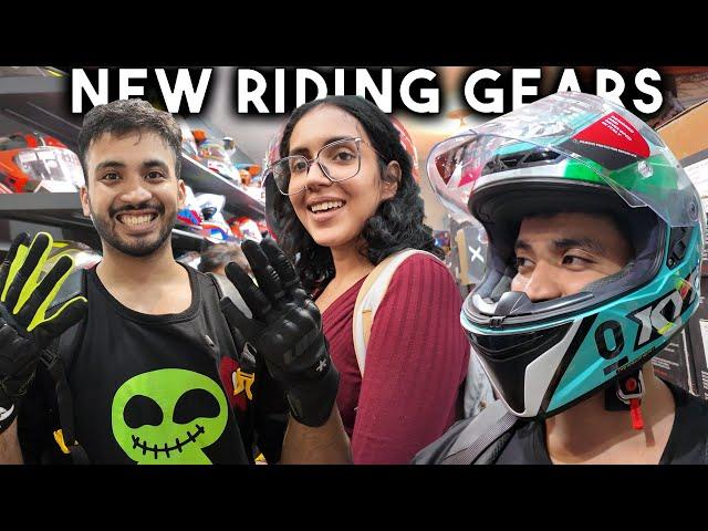 Shopping for riding gears again for our first bike trip ️