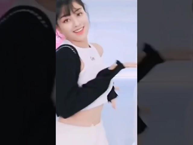 I have noticed something wEIrD in this video!!!| Short Hair Goddess |#twice #thefeels #jihyo #fancam