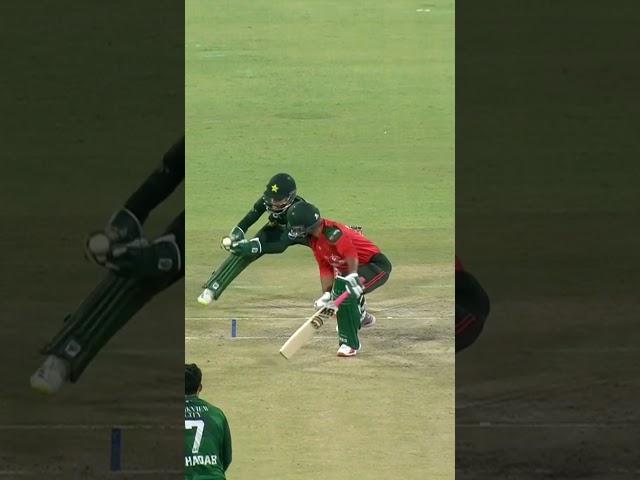 7️⃣th wicket down! Shadab Khan gets Rishad Hossain - Pakistan on top #PAKvBAN | #ClashOfGreen M2N1A
