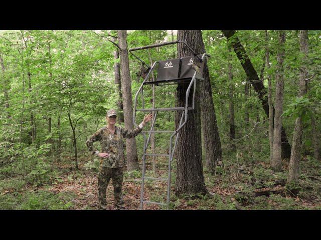 RTLS-521 Realtree Deluxe 18' Two Person Ladderstand with Full Enclosure