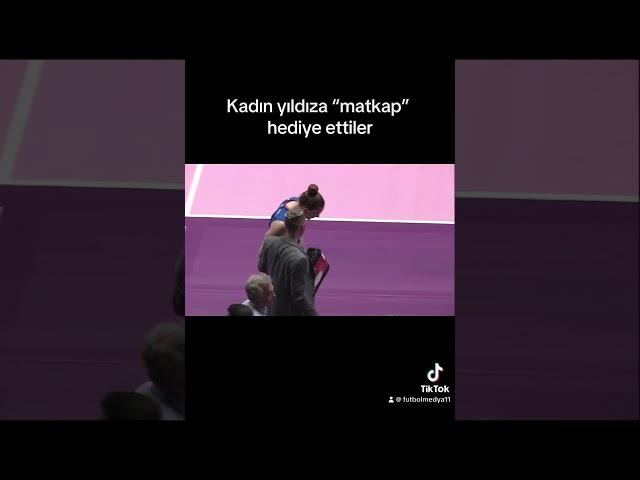 Isabelle Haak’a maçın yıldızı olduğu için matkap seti hediye edildi, İsveçli sporcu şaşırdı