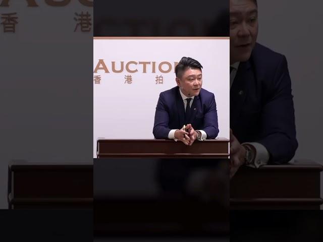 直擊保利拍賣行現場：拍賣老坑玻璃種帝王綠翡翠手鐲 #翡翠拍卖 #保利拍卖 #帝王绿