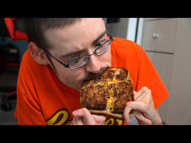 HOW TO MAKE A GRILLED CHEESE