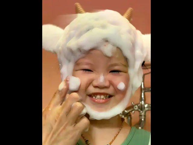 Dad takes his son to shower VS his daughter to shower. #cute children #Dad take care of the baby #L