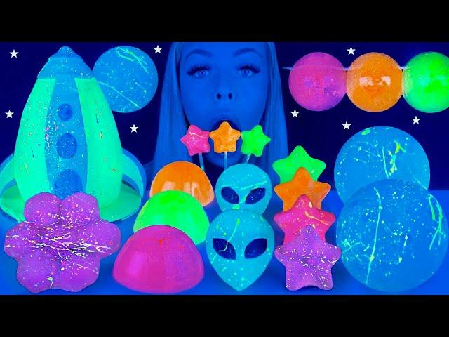 ASMR EDIBLE GLOW IN THE DARK STARS, GLOW IN THE DARK PAINT, MOON CANDY, SPACESHIP MUKBANG 먹방 꿀벌