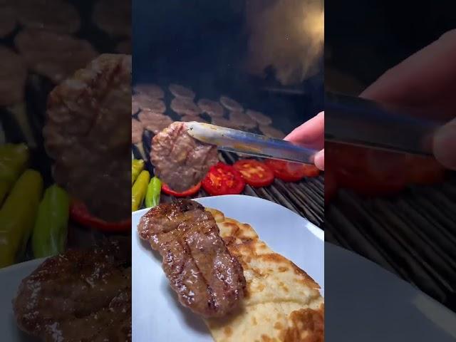 Sakarya’nın en lezzetli ıslama köftesini Hakiki Rumeli Köftecisi’nde denemeye, sizleri de bekliyoruz