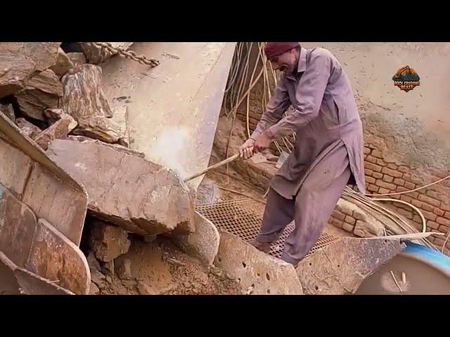 "Big Rock Crusher Machine: A Giant in Action"Big Rock Crushing: A Powerful Process"#stonecrusher