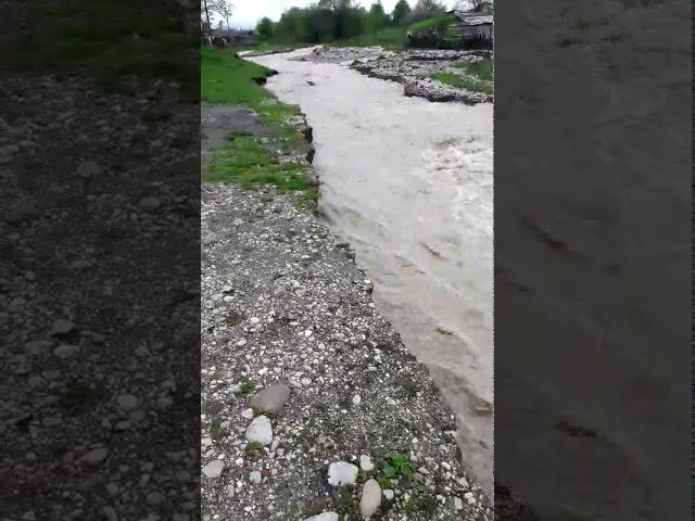 В Тарском устраняют последствия выхода реки из русла