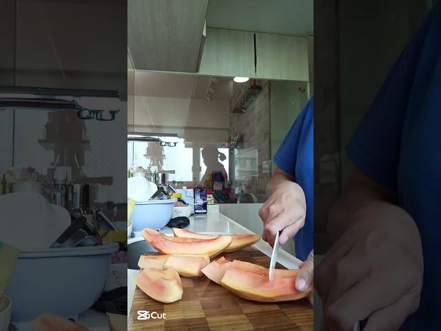 how to cut #papaya #shorts #asmr #highlight #fruits #viralshort #trendingsong #yummy #music #ytviral