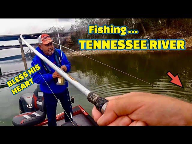 CATCHING FISH fishing THE TENNESSEE RIVER on WHEELER LAKE !!