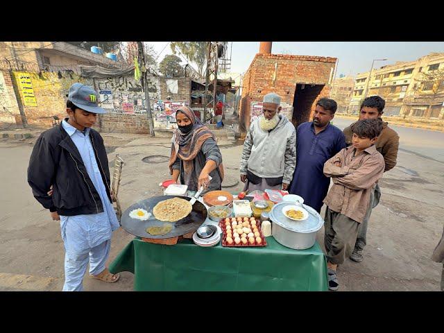 60/- Rs HARDWORKING WOMAN SELLING ROAD SIDE BREAKFAST  EGG PARATHA | SAAG PARATHA - STREET FOOD