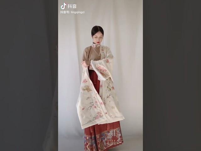 没想到冬款汉服也很甜美 #汉服 #马面裙 #hanfu #hanfudress #horse