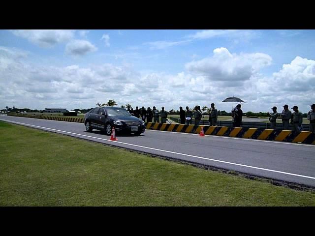 Toyota Camry Brake Test with ABS and Dry Surface @ 120 kph