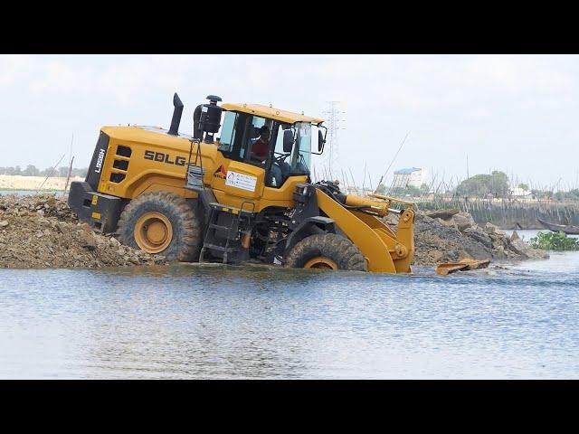 Master Operator Huge Land Filling Up Wheel Loader SDLG L956H & Bulldoze SHANTUI Pushing Stone Dirt