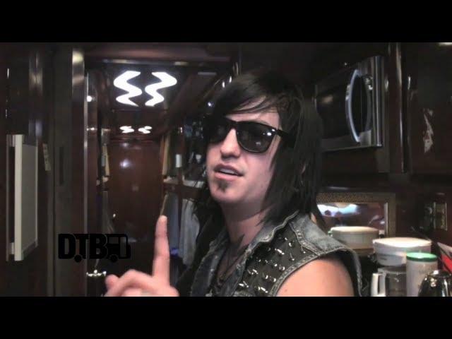 Escape The Fate / Craig Mabbitt / TJ Bell - BUS INVADERS Ep. 464