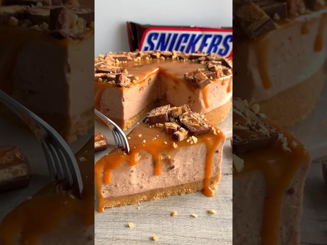 Would you try this Snickers Cheesecake? #recipe #baking #easyrecipe