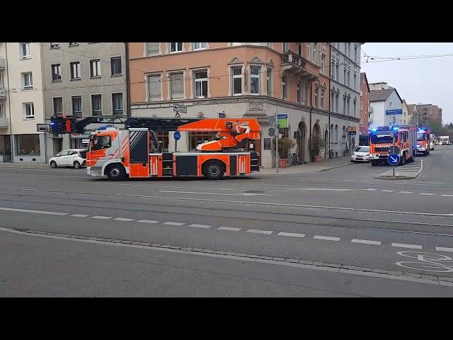 Einsatzfahrt erweiterter Löschzug Berufsfeuerwehr Freiburg