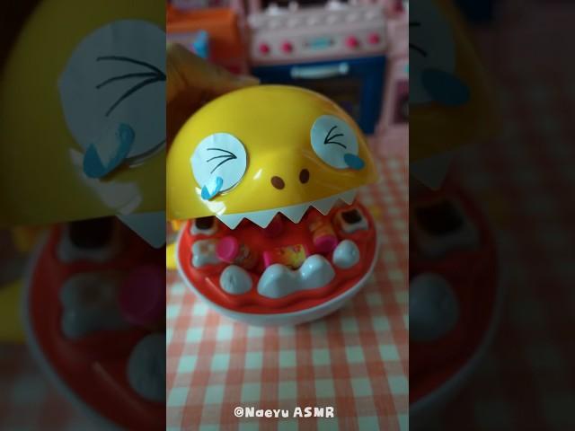[Toy ASMR] Baby shark crying in pain after drinking a Beverage음료수 먹방하고 아파서 우는 아기상어