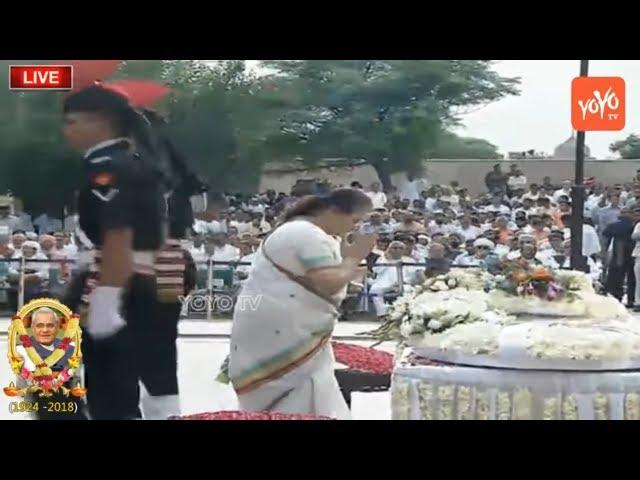 Speaker Sumitra Mahajan Pay Last Respects to Atal Bihari Vajpayee at Smriti Sthal Delhi | YOYO TV