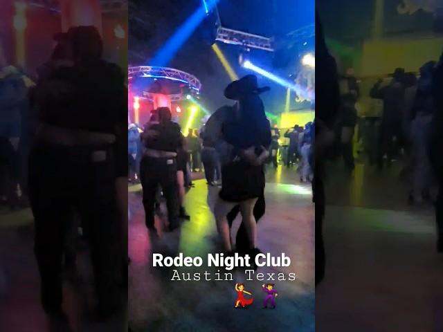 La gente de #Austin #TX en #Rodeo #Night #Club #bailando #norteñas. #music #austin #texas #mexican