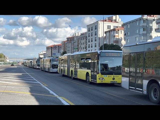 [4K] Metrobüs Istanbul BRT system arriving at Beylokdüzü station, Turkey