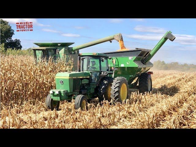 JOHN DEEERE 4640 Tractor on Corn Harvest Grain Cart Duty