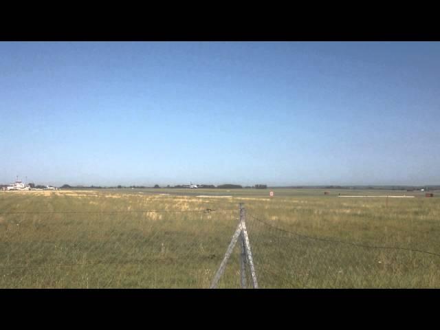 Boeing 737-800 ryanair taking off from bergerac LFBE