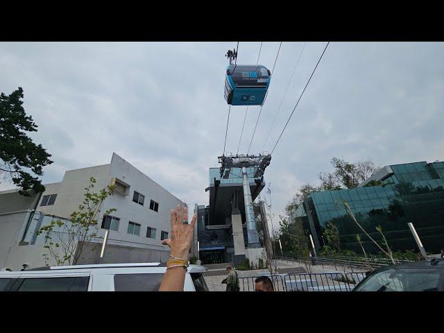 AMLO BAJA DEL CABLE BUS