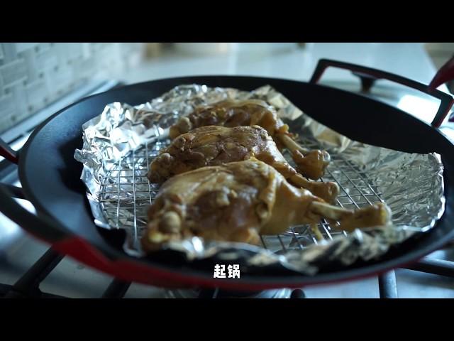 怎么把食物做出熏味？熏鸡熏鸭熏猪蹄，万能熏肉方法