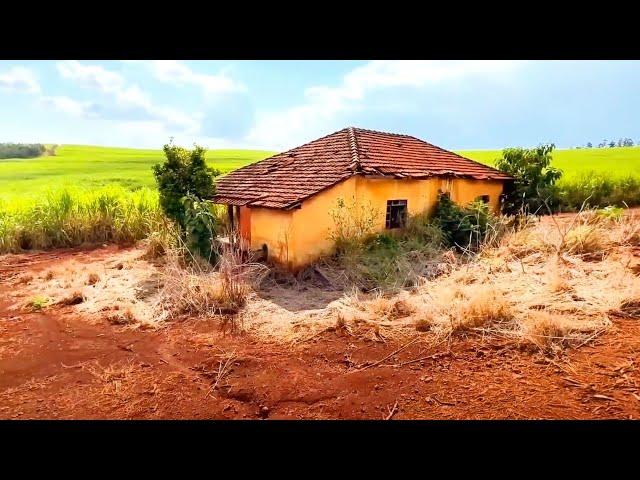 Enquanto a Mãe Estava na Igreja Evangelizando, Filho Com Ajuda do Pai Recebe em Casa Garota Programa