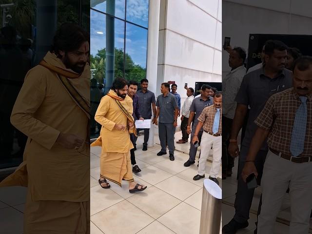 Pawan Kalyan at airport  #pawanklyan pawa#janasena #pawankalyanfans #pawan @naveenvillagevlogs143