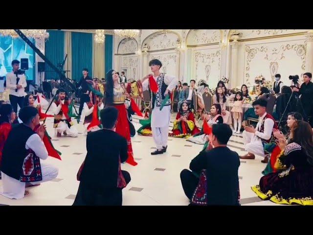 رقص بی نهایت زیبا از دختر و پسر افغان.Extremely beautiful dance of an Afghan girl and boy