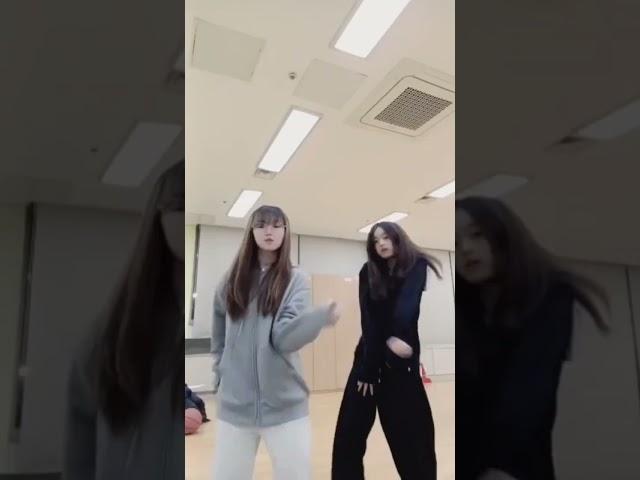 이 영상에는 많은 비하인드가 있다는... #알고리즘 #알고리즘떠라 #ㅊㅊ #댄스 #챌린지 #dance #알고리즘예뻐요 #알고리즘아부탁해 #알고리즘제발 #알고리즘아도와줘 #알고리즘