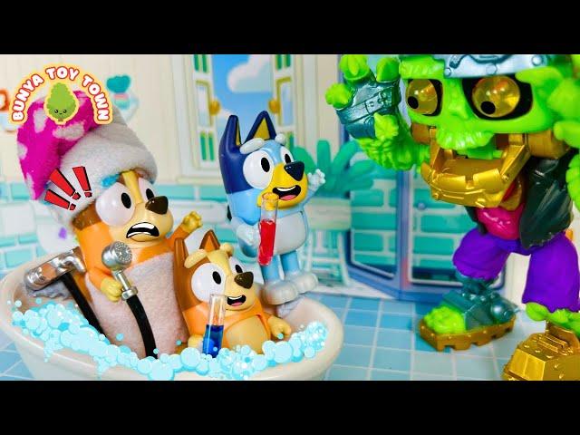 Bluey Run! A Zombie Is Coming! | Bluey Pretend Play Stories