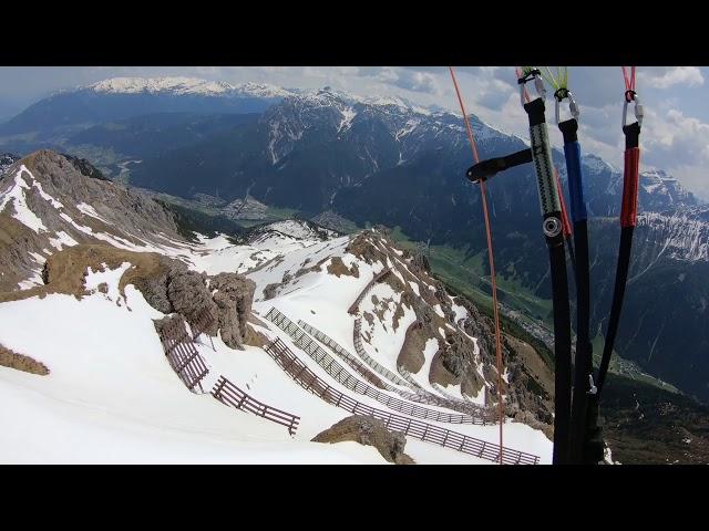 Traumflug über dem Stubaital