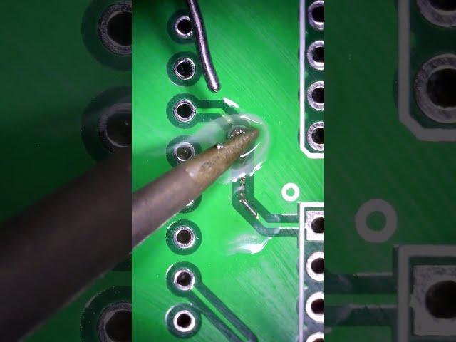 Trace repair part 46 #electronics #electronicsrepair #repair #repairs #ic #satisfyingvideo