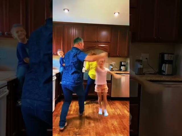 Conga time !!!! #familydance #dance #salsa #family #kitchen #familia #gkdance #howtodance #shorts