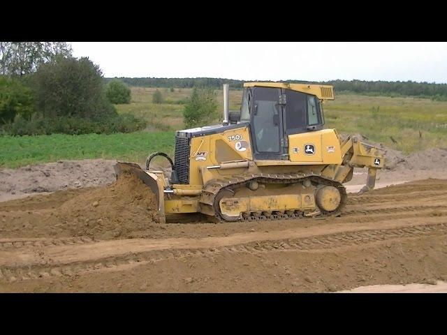 John Deere 750J spreading sand