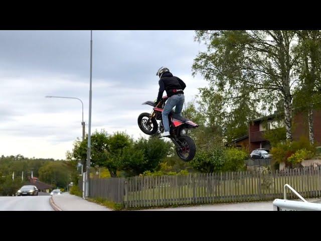 BIKELIFE SWEDEN - INSANE SUPERMOTO JUMPS