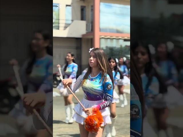 Amy Solórzano #videoviral #desfile #baile