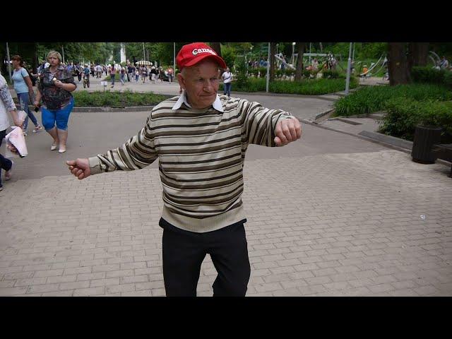 "Цыганочка" танец от случайного прохожего. Баянист Виктор Журихин.