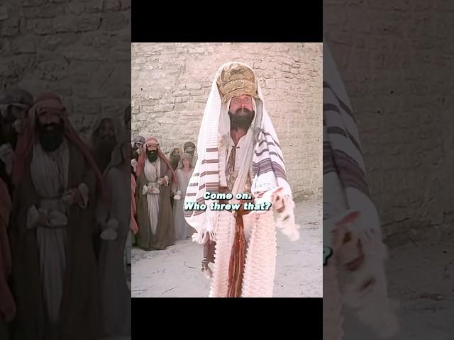️ Life of Brian | Chaos in the Court – “Jehovah!” Sparks a Stone-Filled Riot 🪨