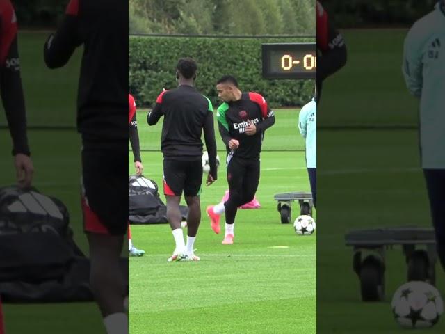 Ethan Nwaneri shows the senior players how it's done in Arsenal training‍