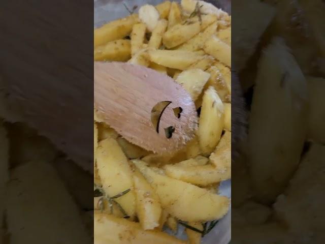 Patate al forno saporose e stuzzicanti: il contorno perfetto per i tuoi ospiti!!